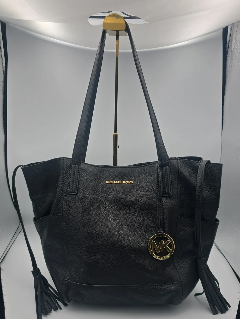 Michael Kors Black Pebbled Leather Tassle Large Tote W/ Gold MK Charm (EUC)✨️🖤✨